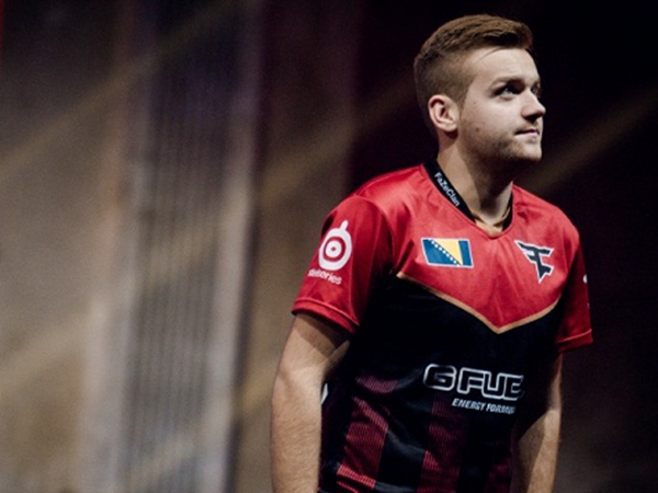 VCS公布冬季赛最佳阵容：CES四人入选一阵