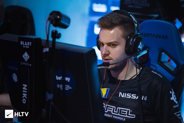 主播遇到宁王开喷，下盘宁王在对面将其打爆，舒服了