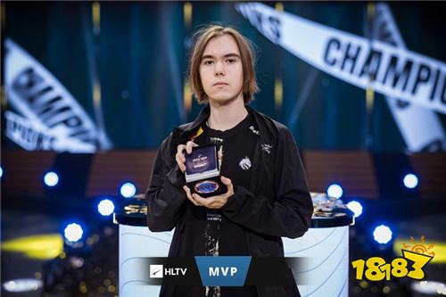 搞啥呢？V5官宣主副教练同时解约